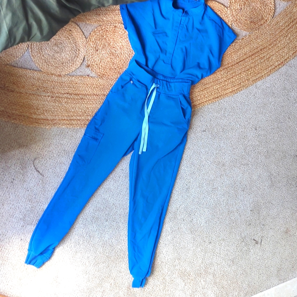 FIGS high waisted jogger and mandarin collar scrub SET XS royal blue